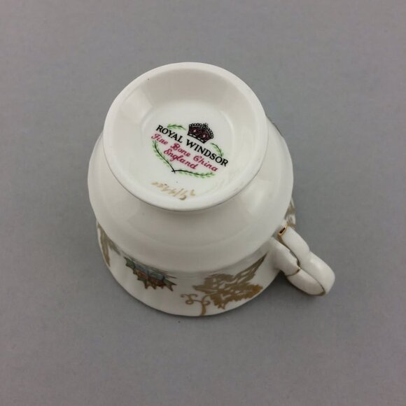 Vintage Mountie RCMP Royal Windsor Fine Bone China Teacup and Saucer - Picture 10 of 11